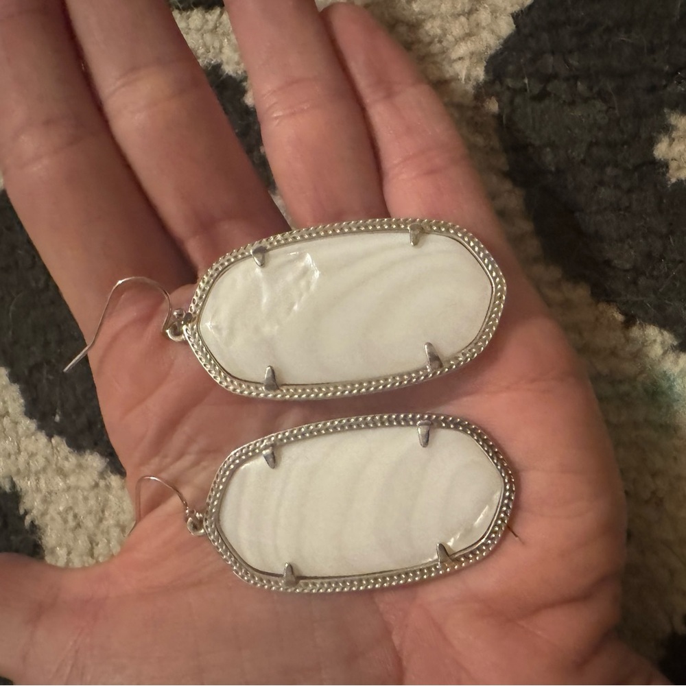 Kendra Scott Danielle mother of pearl ivory drop earrings